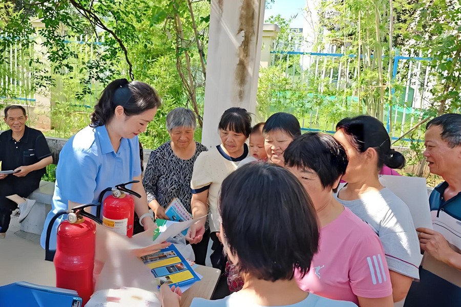 筑牢安全防線！正誠智服“安全宣傳咨詢?nèi)铡?   活動守護(hù)萬家平安